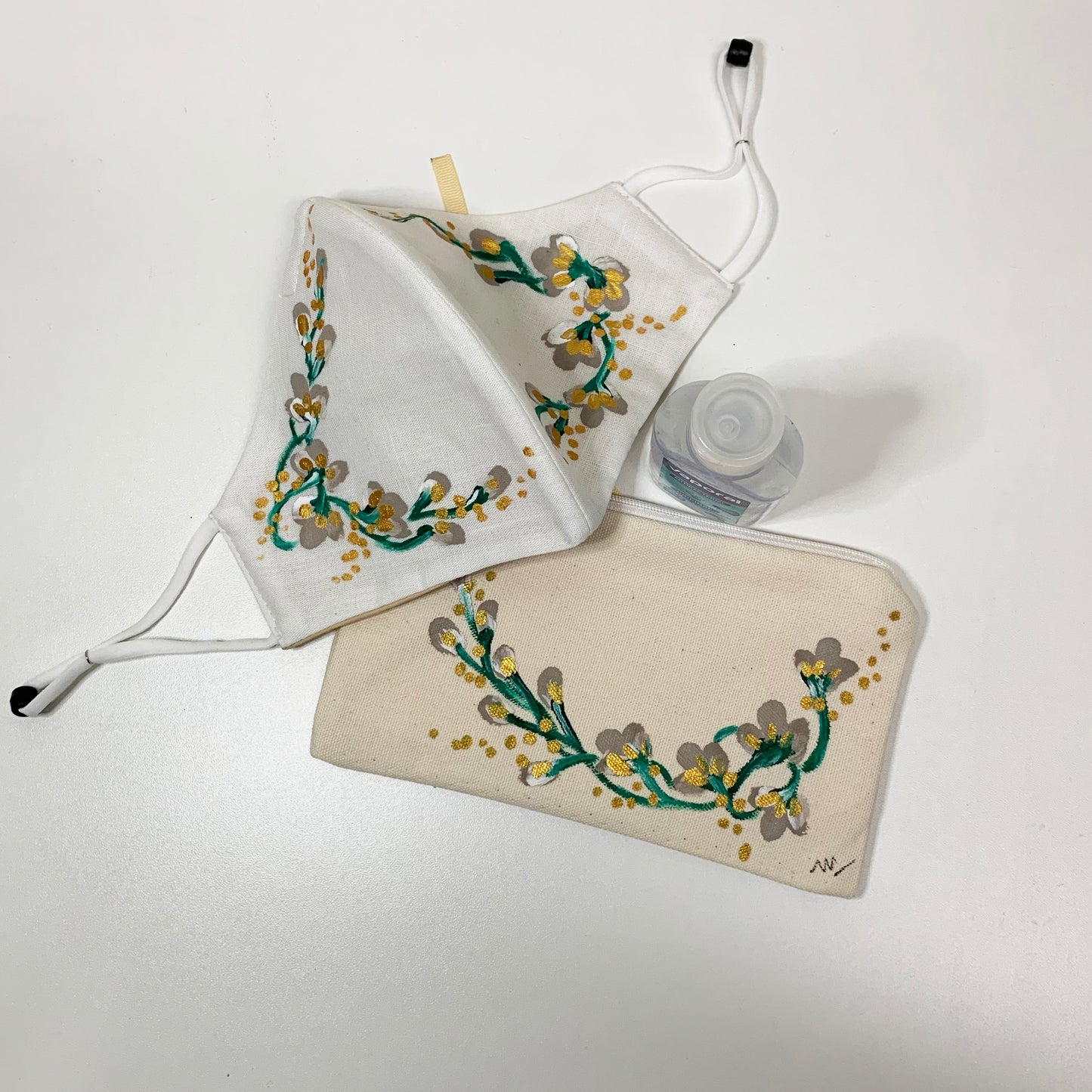 Cajita de Regalo: Stay Safe Kit - Mascarilla + Cartuchera + Alcohol