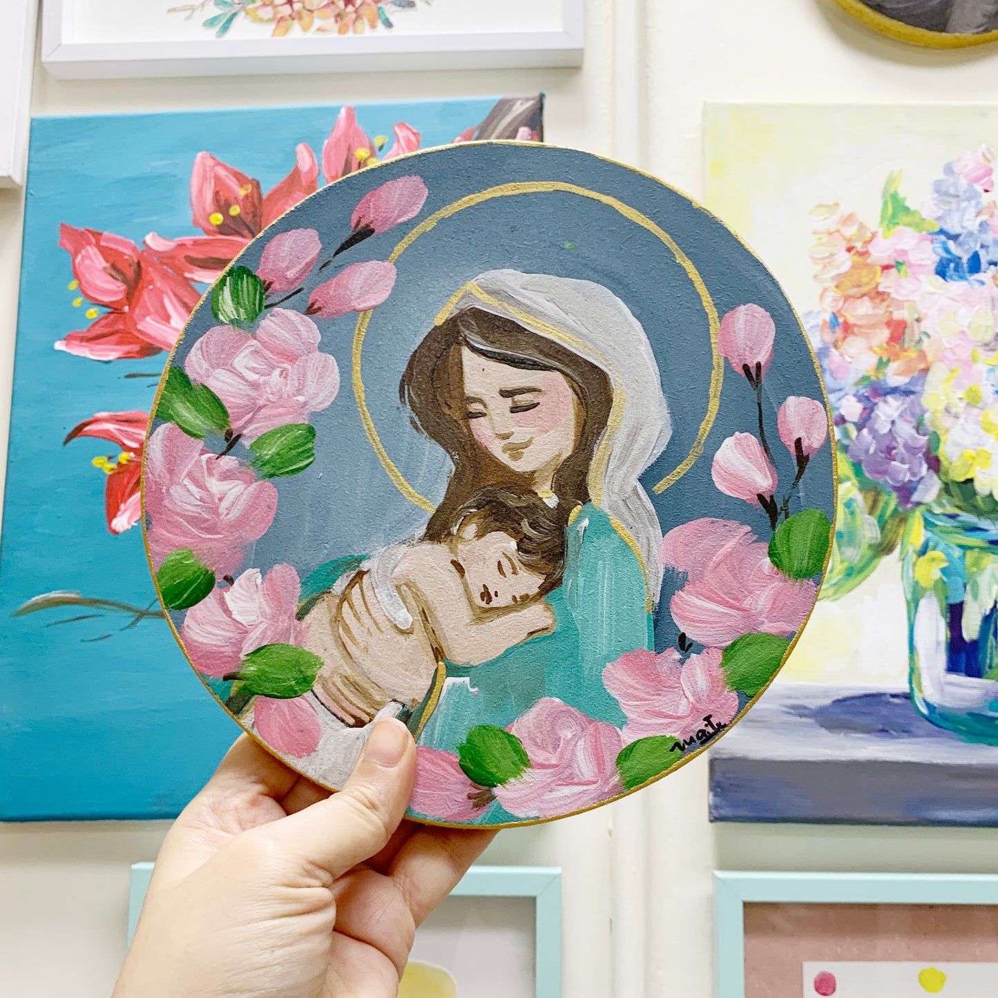 Virgen de La Alegría Aplique de Pared - Maria Mirame