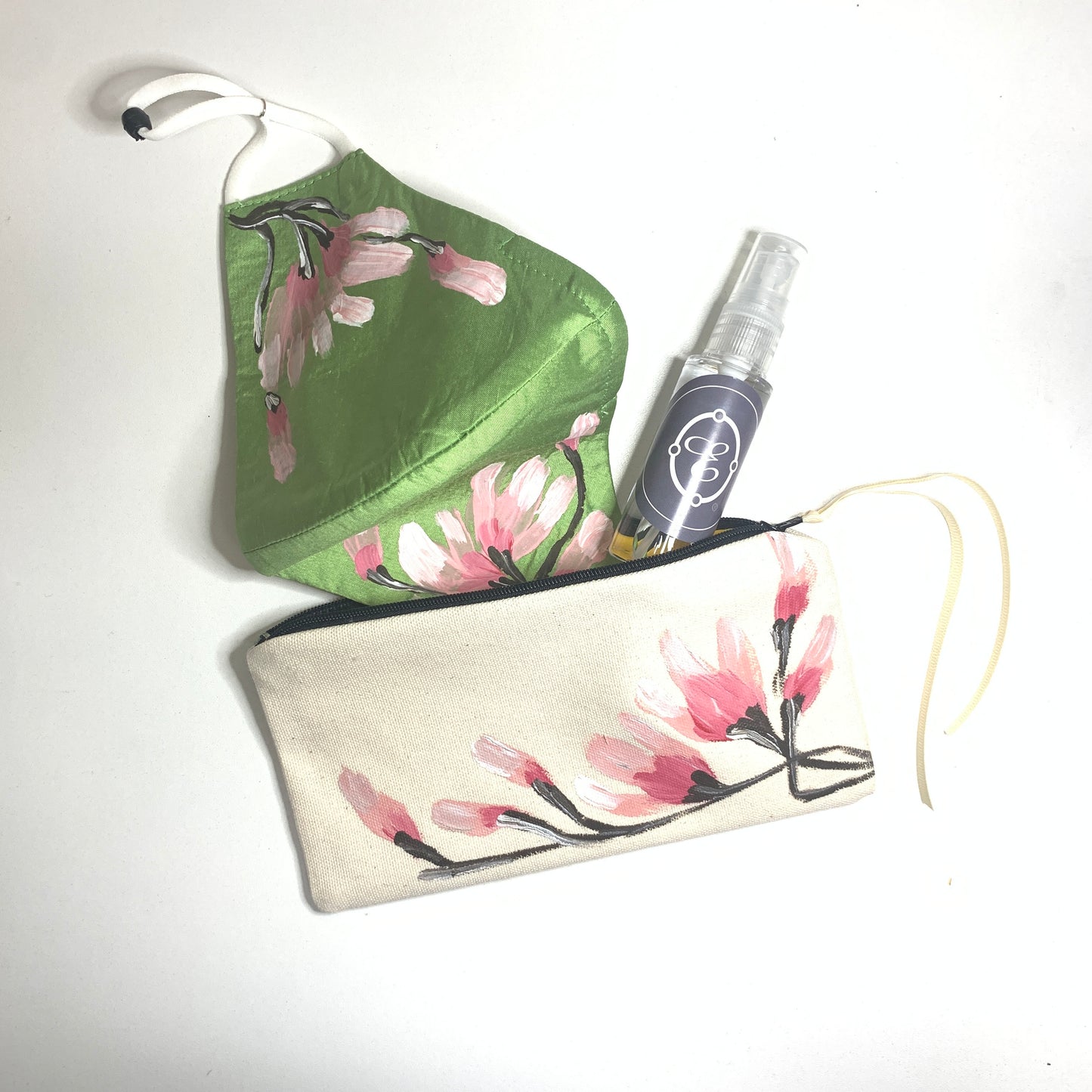 Cajita de Regalo Stay Safe Kit : Mascarilla Anatómica + Cartuchera + Alcohol