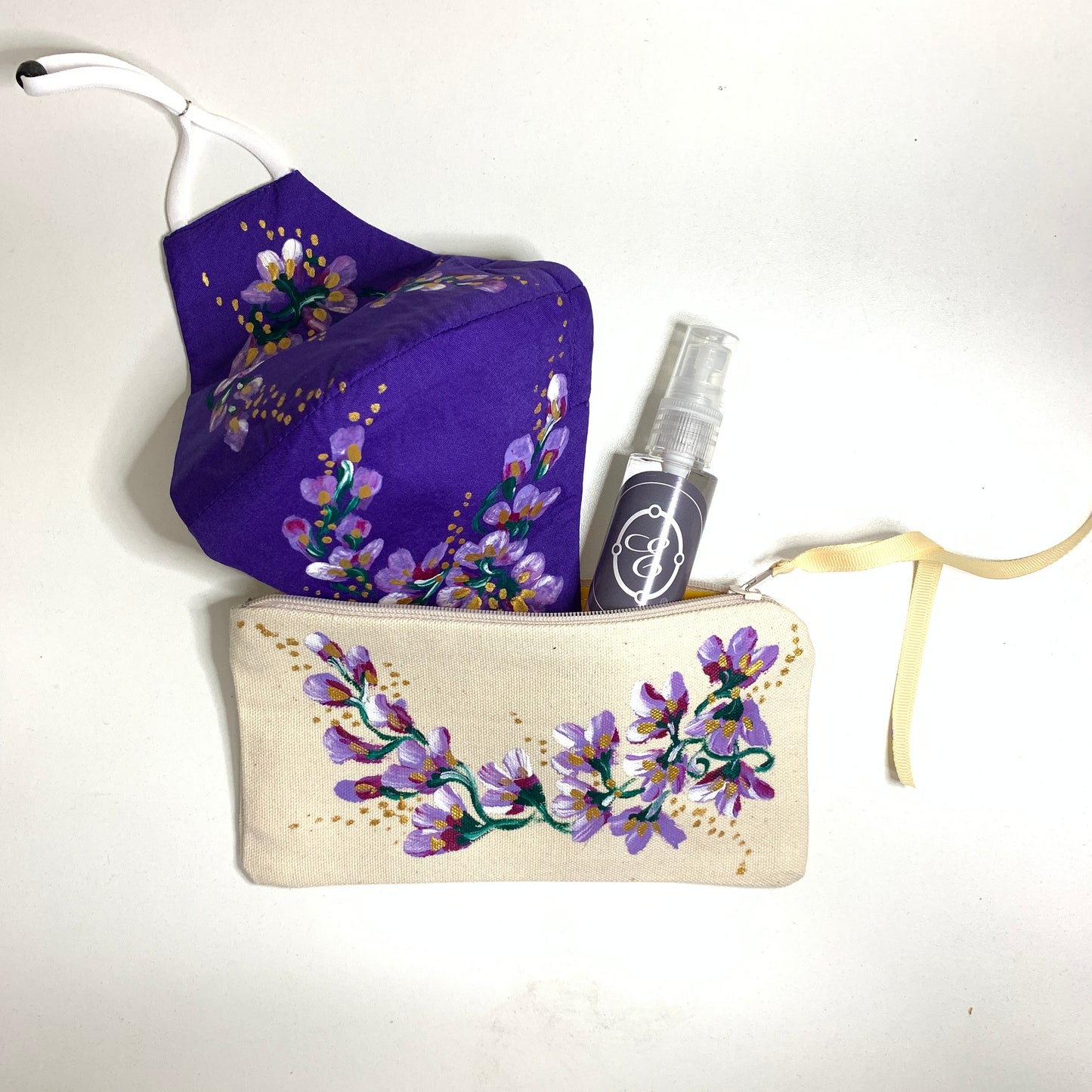 Cajita de Regalo Stay Safe Kit : Mascarilla Anatómica + Cartuchera + Alcohol