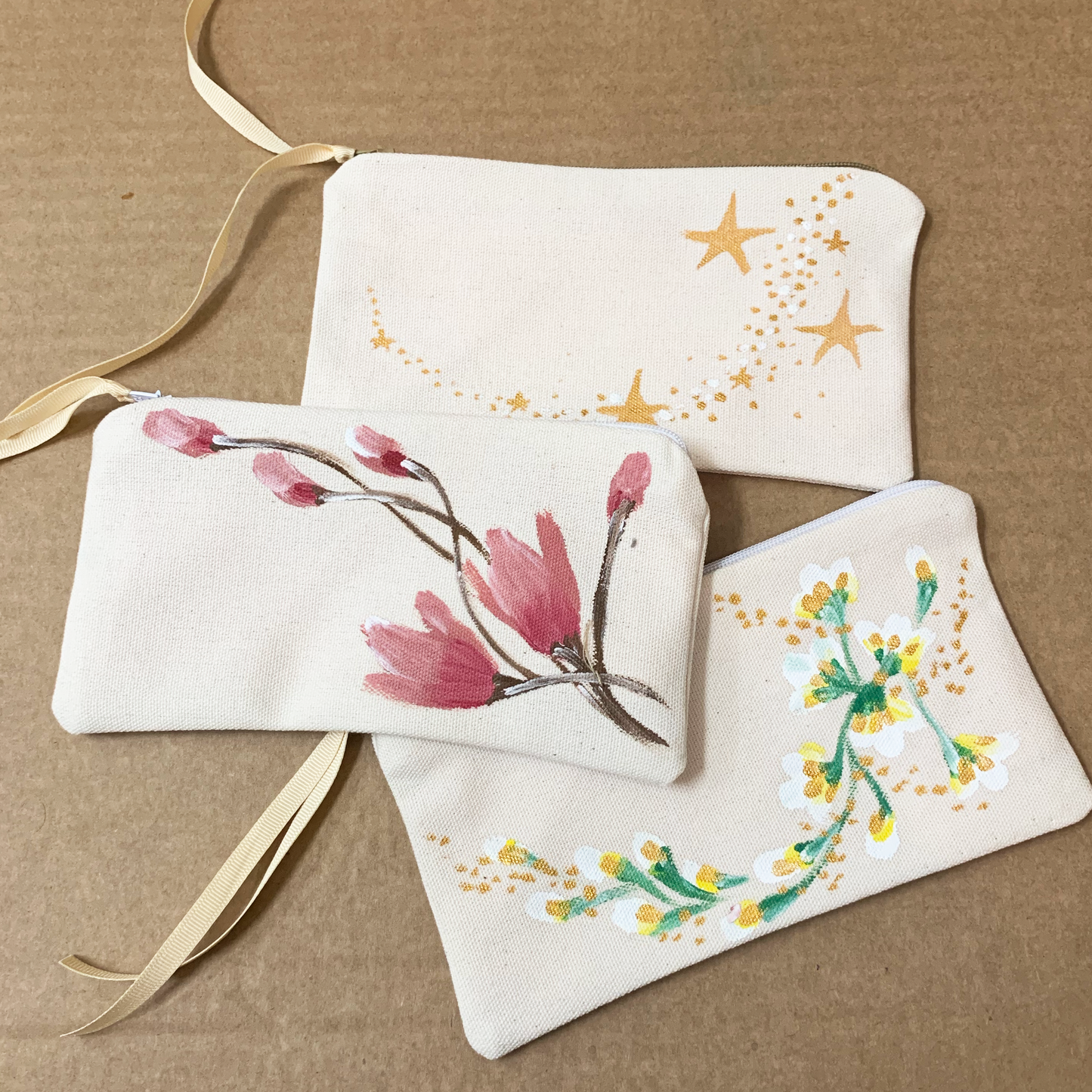 Cajita de Regalo: Stay Safe Kit - Mascarilla + Cartuchera + Alcohol