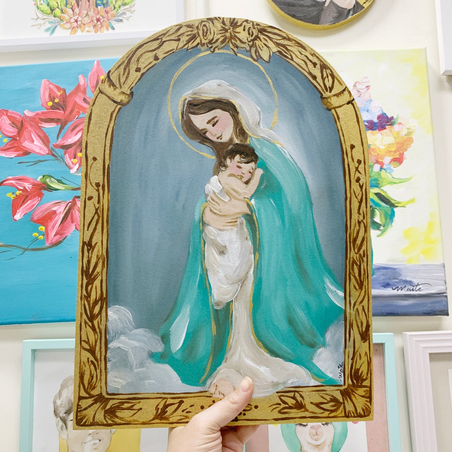 Virgen de La Alegría Aplique de Pared - Maria Mirame