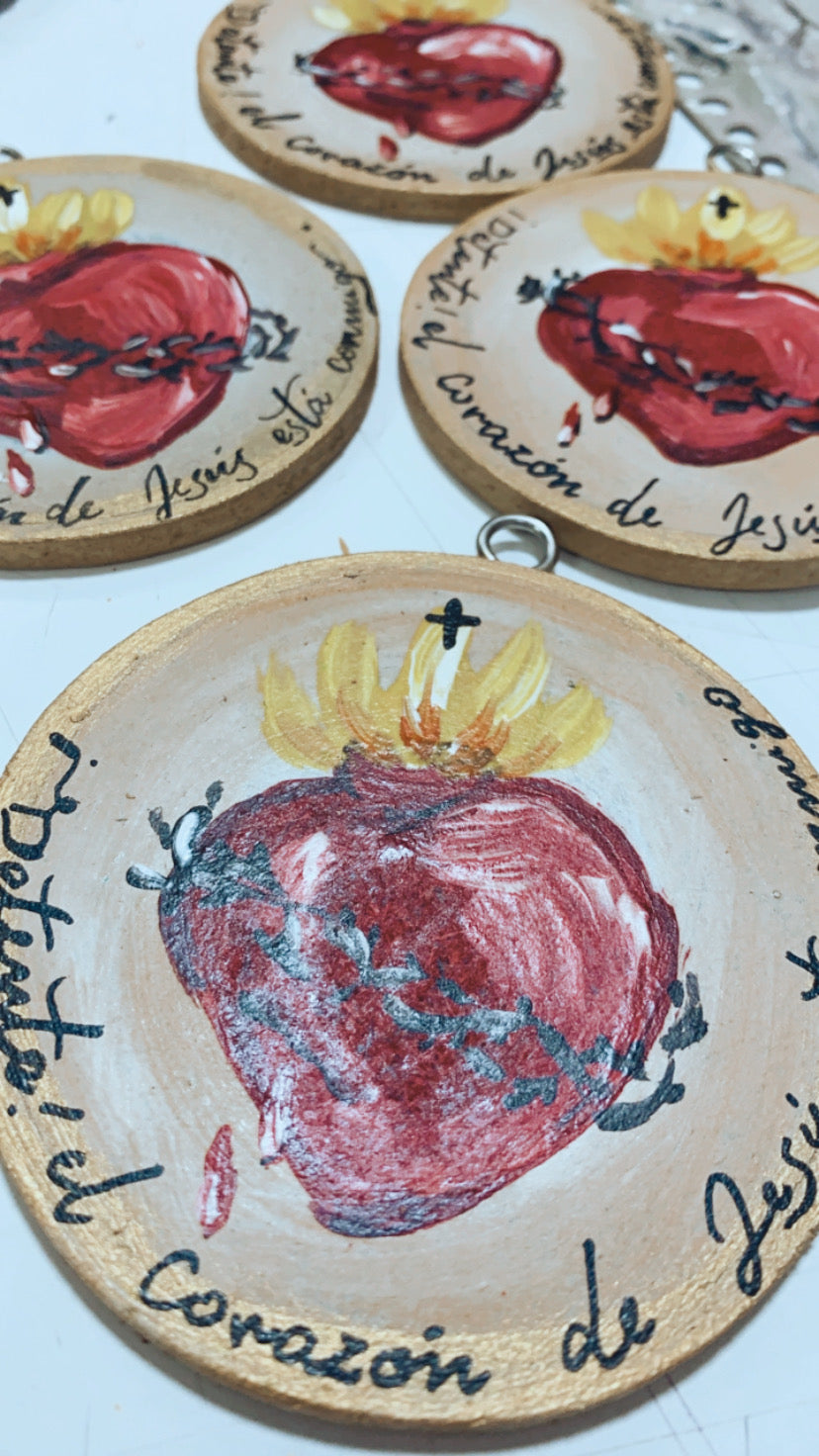 Dentente Del Sagrado Corazón de Jesús pintado a mano - Colgante de Madera
